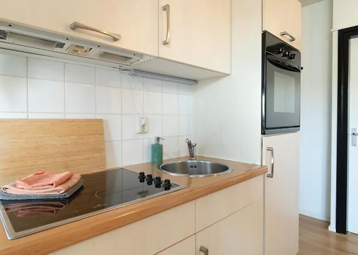 Knus Met Parkeerplek En Zeezicht! Apartment *