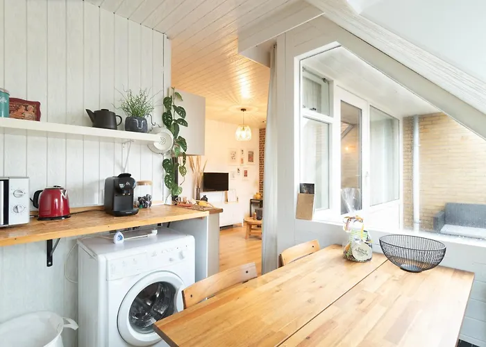 Knus Met Parkeerplek En Zeezicht!